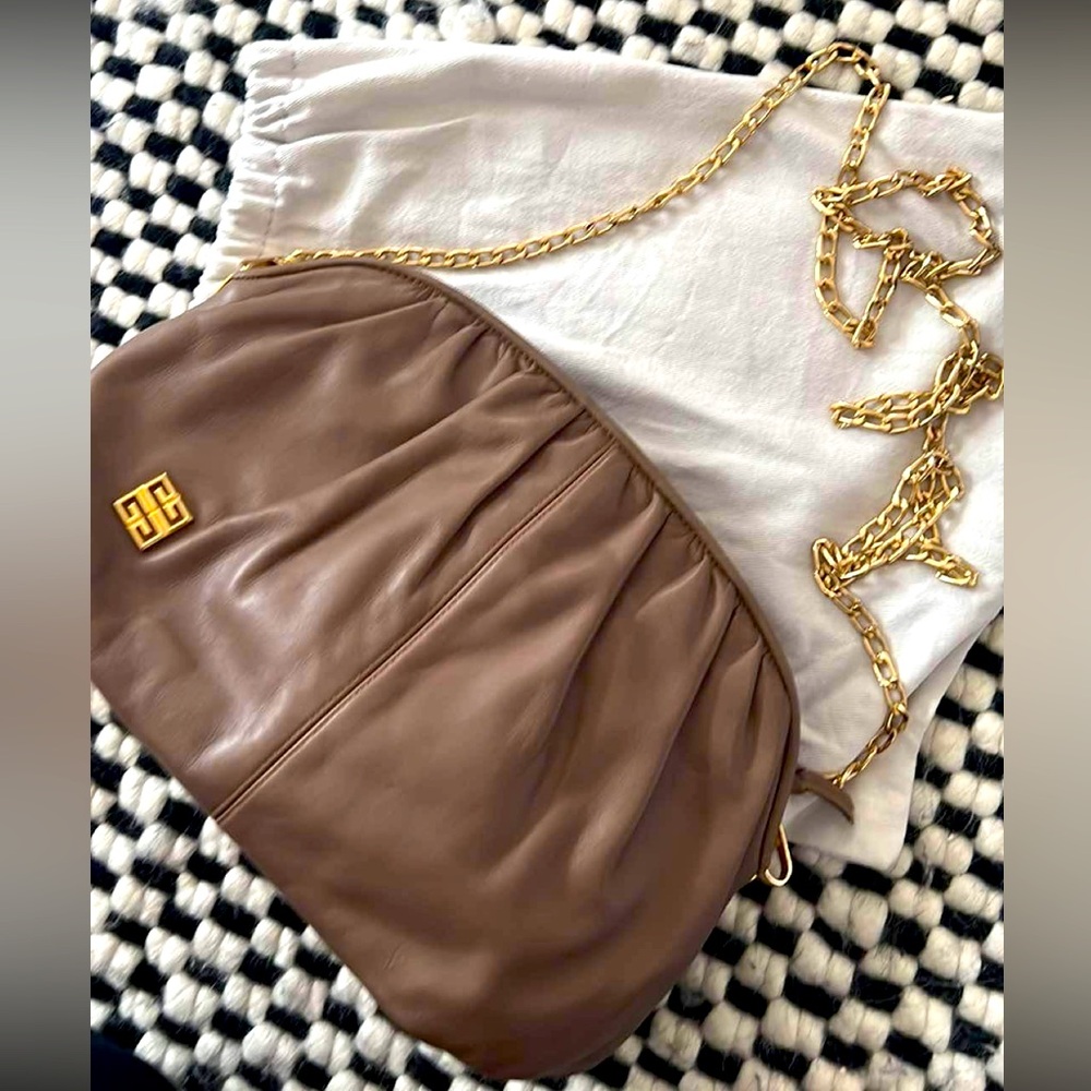🔥Stunning Givenchy Clutch with Gold Chain